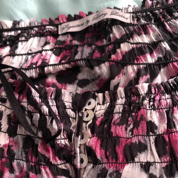 3/30$Larry Levine Beautiful animsl printed top size xl - Picture 4 of 4